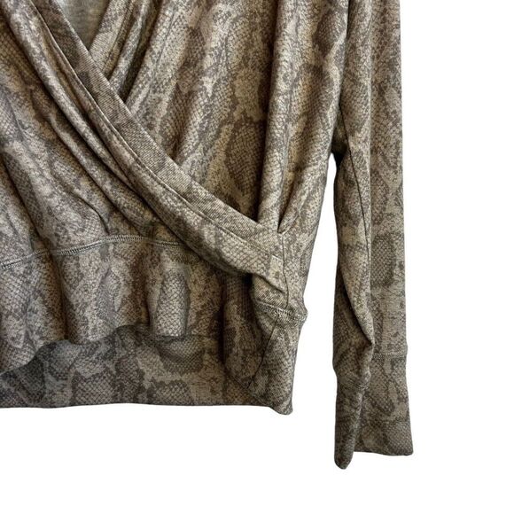 Sundry Women's Snakeskin Print Wrap Sweater in Sand Size 2 / Medium Long Sleeve - Picture 3 of 7